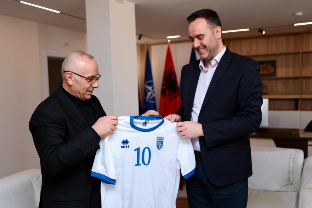 Presidenti i FFK-së, Agim Ademi takohet më zëvendëskryeministrin Konjufca, flasin për ndeshjen kundër Sllovakisë